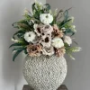 Beige vensterbank vaas met xxl nude boeket