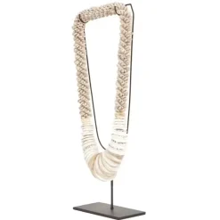 D33 schelp ketting ornament op voet