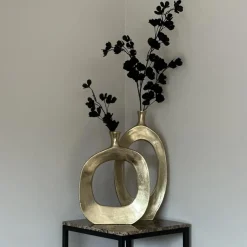 Gouden vaas met gat