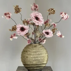 Gouden vaas met zijden bloemen boeket