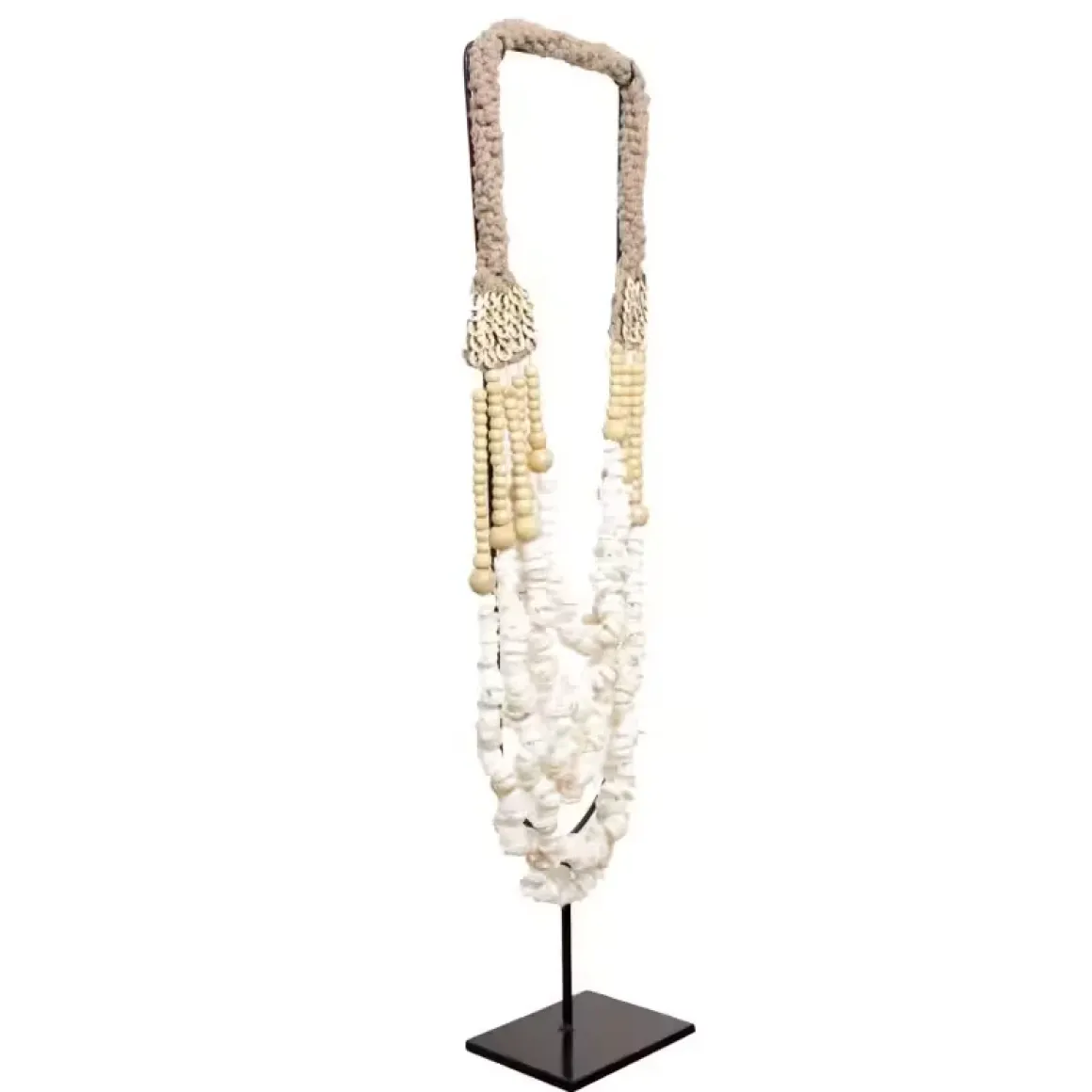 J38 schelp ketting ornament op voet standaard