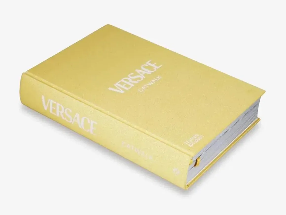 Tafelboek Versace goud Catwalk