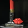 Vakkenkast decoratie set klok met lipstick vaas, lip vaas en Chanel tafelboek