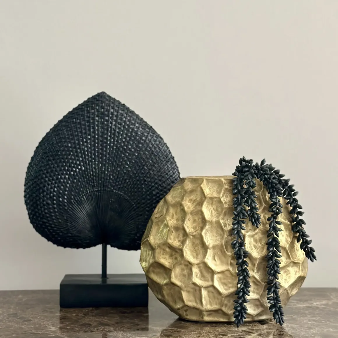Vensterbank decoratie of side table set vaas goud zwart
