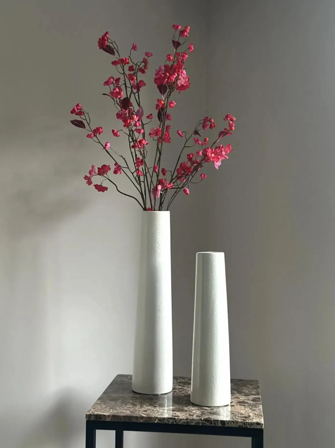 Vensterbank decoratie set japandi beige + takken fuchsia