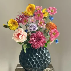 Zijden bloemen met vaas